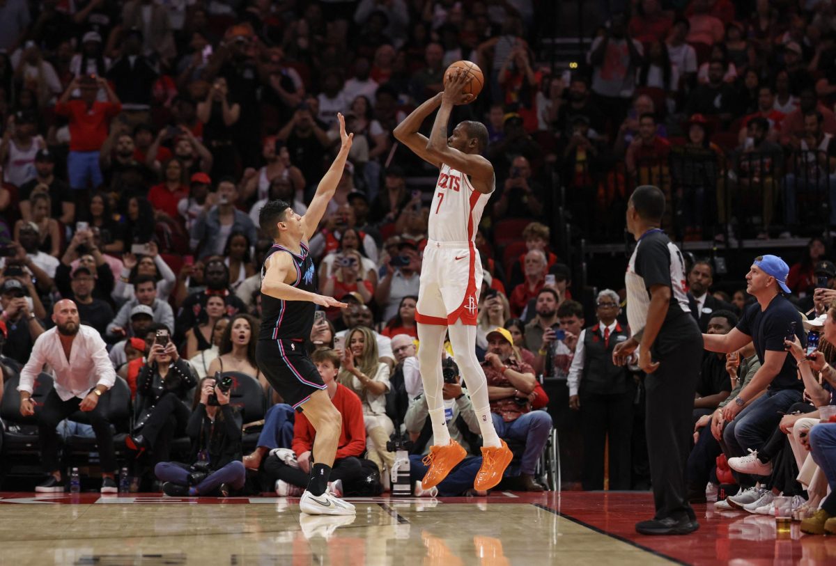 Mar 21, 2026; Houston, Texas, USA;  Houston Rockets forward Kevin Durant (7) makes a three point basket against Miami Heat forward Simone Fontecchio (0) in the second half at Toyota Center. Durant scored 27 points in the game passing Michael Jordan for fifth all time in points in the NBA. Mandatory Credit: Thomas Shea-Imagn Images